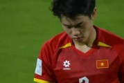 阮庭北染红离场！飞踹对手小腿，主帅看傻眼，传射建功险送点